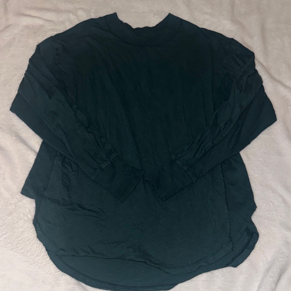 LIKe NEW slightly oversized Aerie Green Long Sleeve Lounge sm Soft Curved Hem